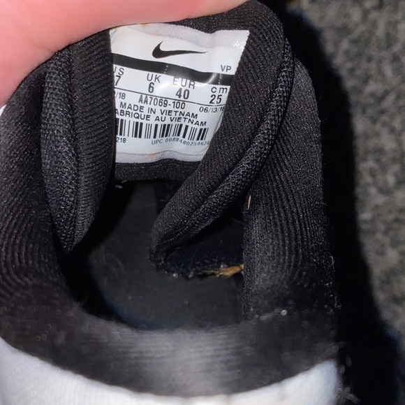 Basketball shoes - Picture 4 of 4